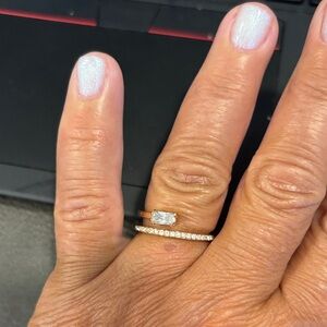 Elegant Rose Gold and Crystal Ring